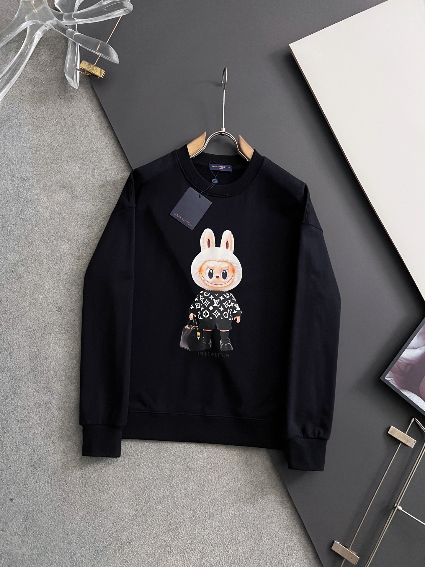 NO:573249,) 1V* highest version | Exclusive high-end customization. 15 years of professional sweatshirts, both in fabric and pattern, are perfect leaps and bounds, exquisite craftsmanship round neck style, exclusive special pure cotton 380g fabric upgraded washed large terry, soft and close-fitting technical fabrics, customized original threads, extremely high grade, exquisite workmanship, extremely handsome upper body, size M-3XL, hoodie, sweatshirts, alexander wang19860909）1V*最高版｜独家 高端定制. 15年专业卫衣,无论是面料上还是版型上都是完美越级,精美工艺圆领款,独家特制纯棉380克面料升级水洗大毛圈、柔软贴身科技面料,定制原版螺纹,档次极高,工艺精湛,上身帅到爆,尺码M-3XL,,hoodie,sweatshirts,alexander wang,Men's clothing