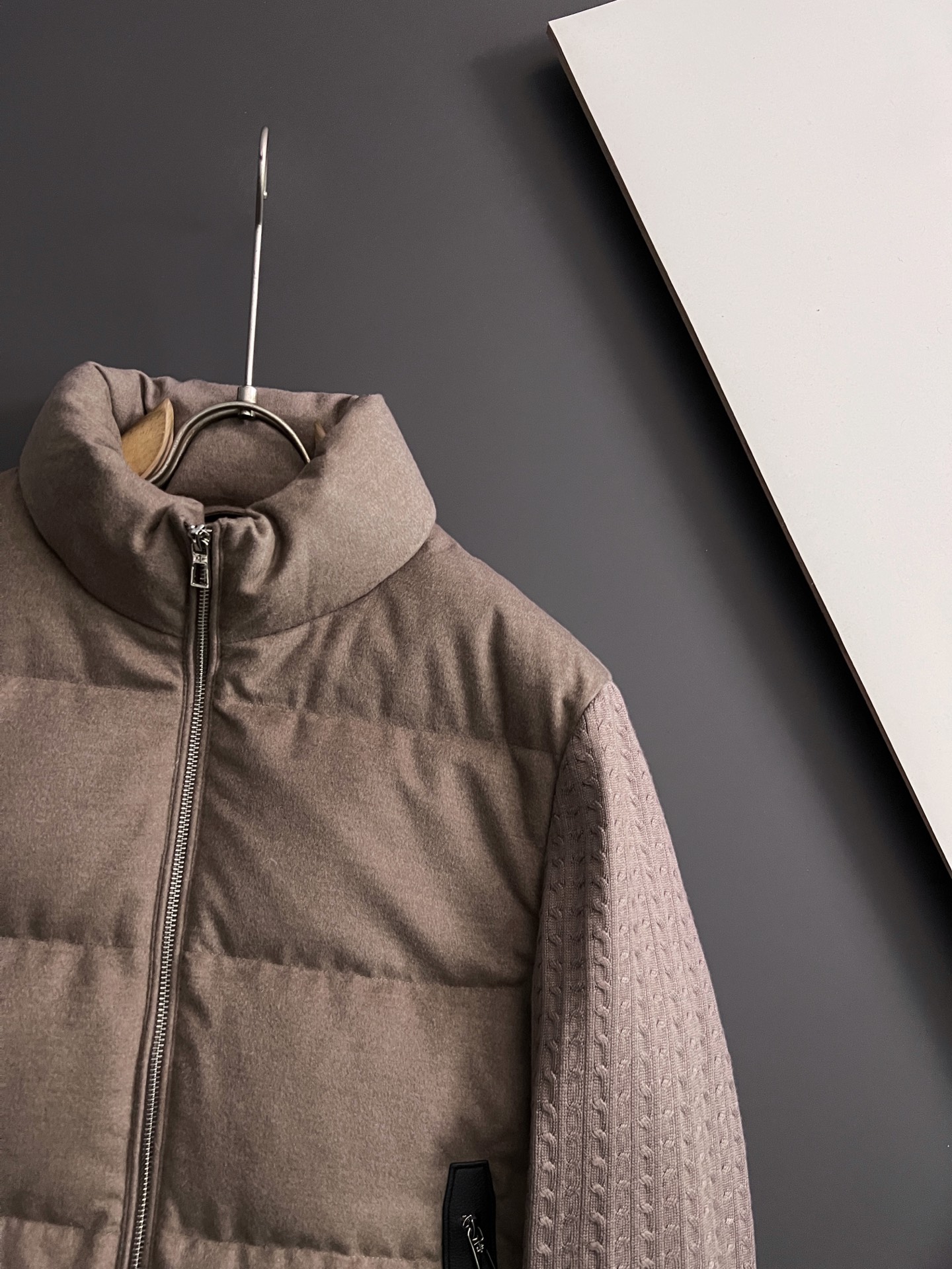 lp🆕*🌟2025FW秋冬新款# 羽绒服# lp🆕最新官*款，別致独特针织袖设计，超经典定制级混纺面料，