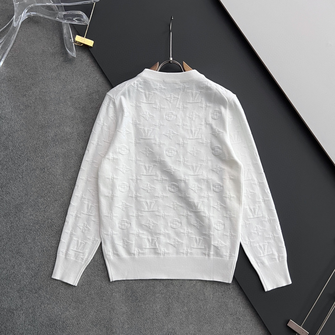 ）1V🌟高品质意大利进口面料，高密度针织，百搭毛衣，内搭衬衫都帅气十足！Logo标志！更耐穿更加不易变形