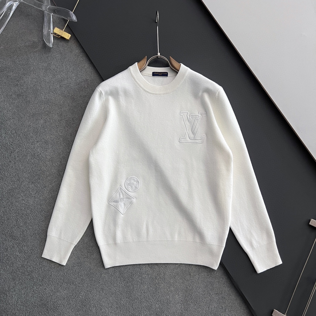 ）1V🌟高品质意大利进口面料，高密度针织，百搭毛衣，内搭衬衫都帅气十足！Logo标志！更耐穿更加不易变形