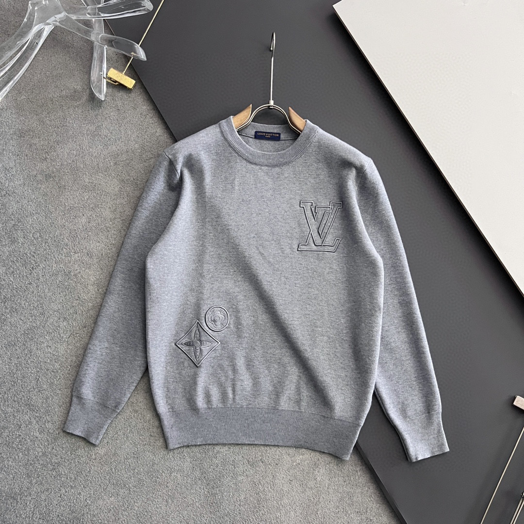 ）1V🌟高品质意大利进口面料，高密度针织，百搭毛衣，内搭衬衫都帅气十足！Logo标志！更耐穿更加不易变形