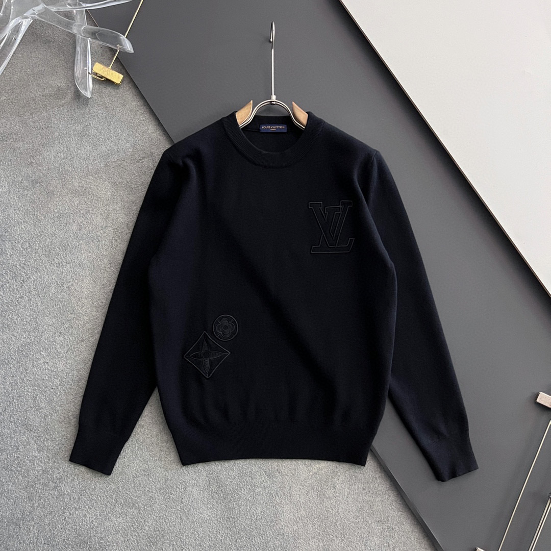 ）1V🌟高品质意大利进口面料，高密度针织，百搭毛衣，内搭衬衫都帅气十足！Logo标志！更耐穿更加不易变形