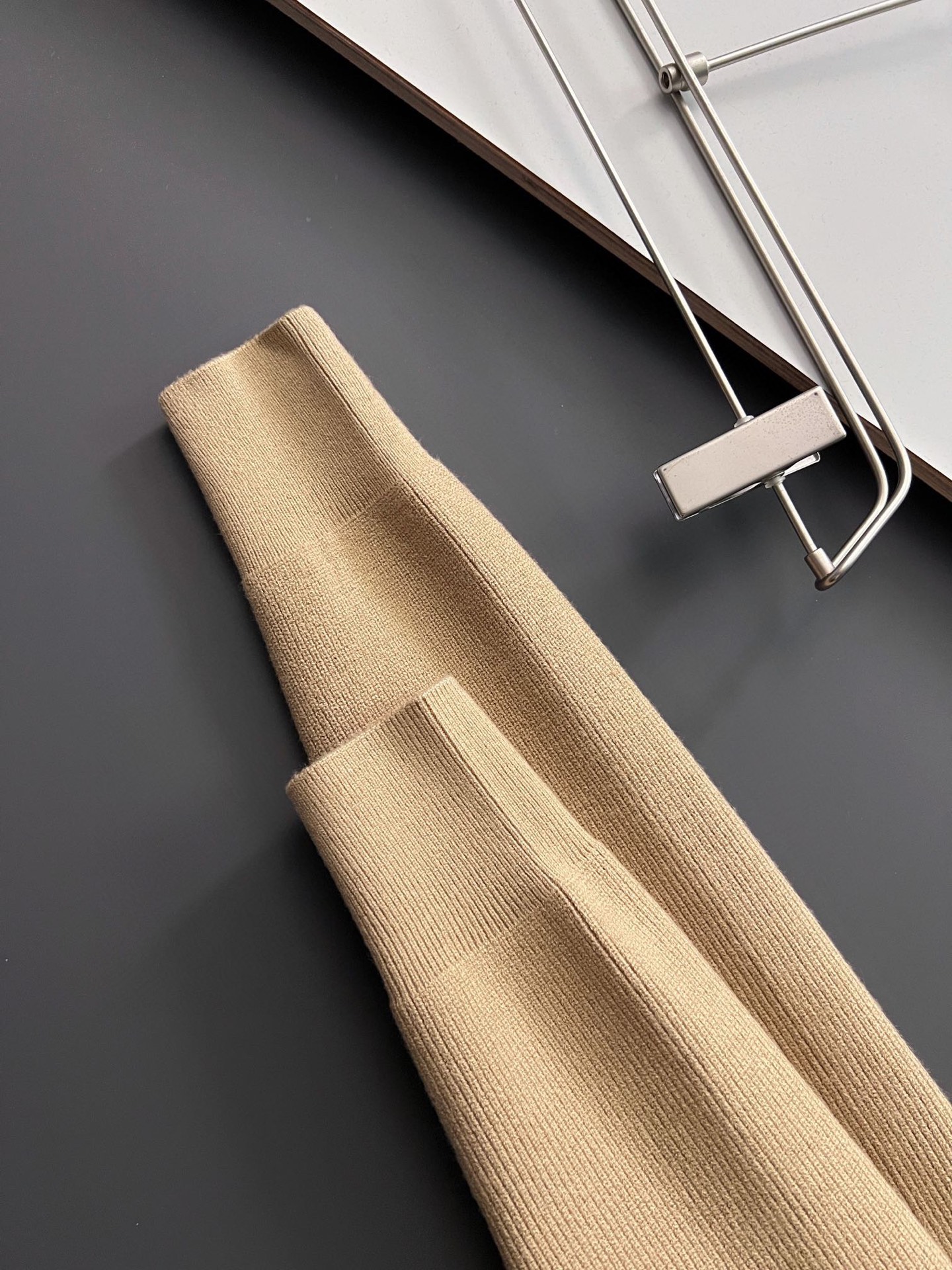 ）Bur！秋冬新款男女同款高克重针织羊毛开衫，配色标识条纹工艺设计！钩织标识条纹修饰，设计经典配色钩织设