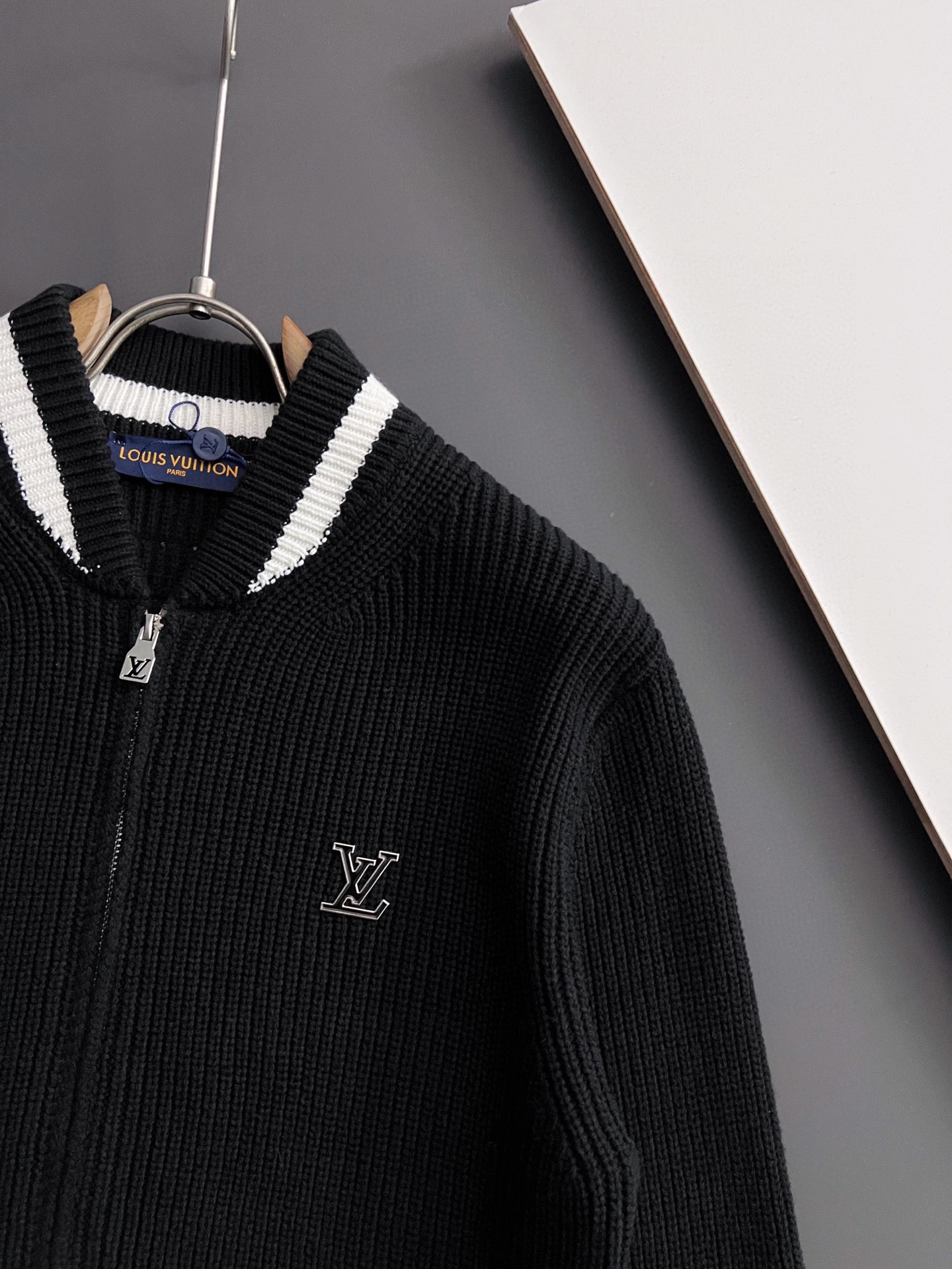 ）1V！秋冬新款男女同款高克重针织羊毛开衫，配色标识条纹工艺设计！钩织标识条纹修饰，设计经典配色钩织设计