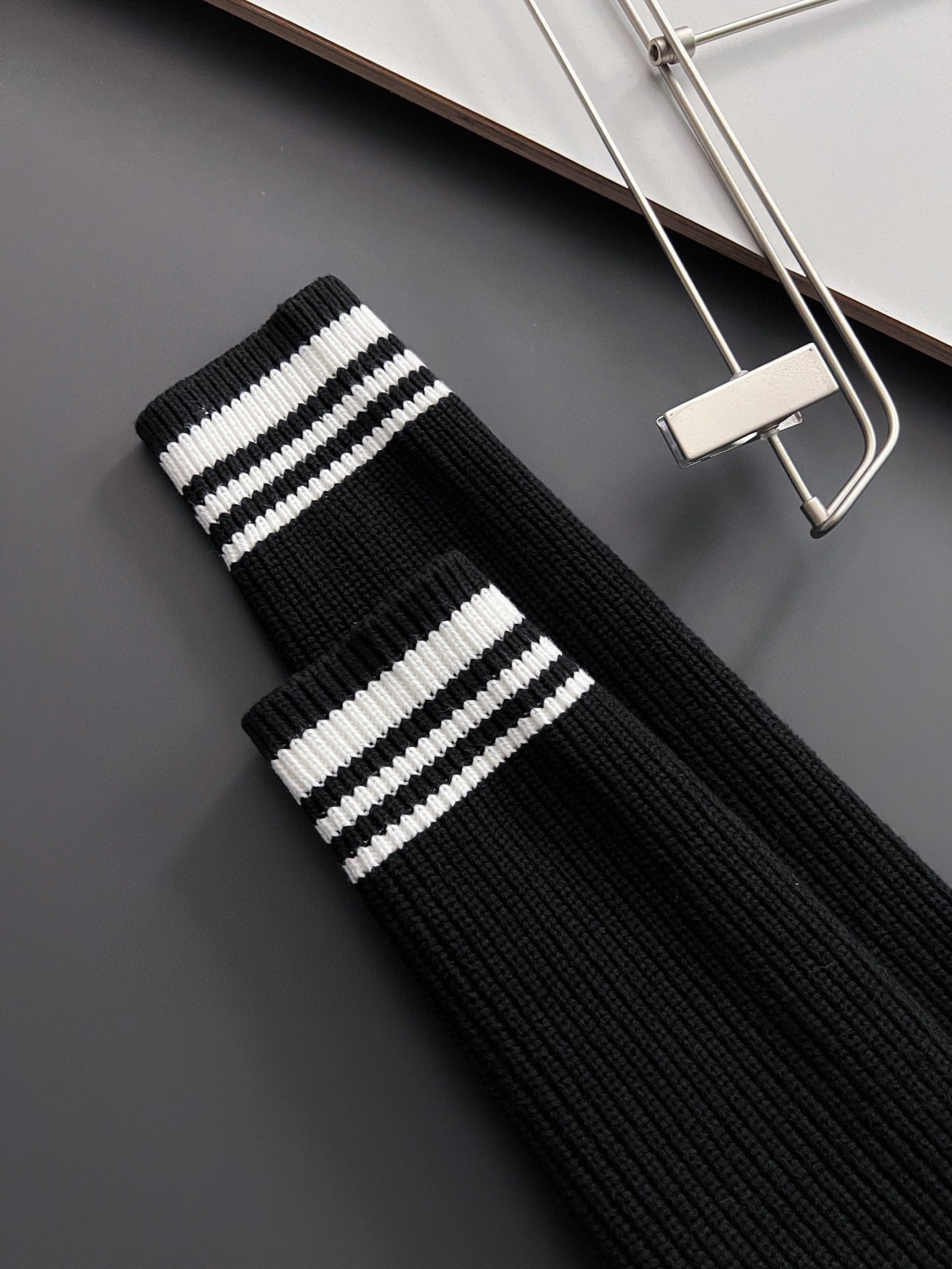 ）1V！秋冬新款男女同款高克重针织羊毛开衫，配色标识条纹工艺设计！钩织标识条纹修饰，设计经典配色钩织设计