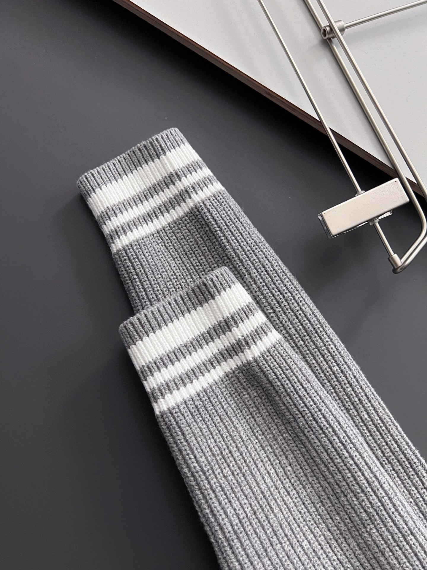 ）1V！秋冬新款男女同款高克重针织羊毛开衫，配色标识条纹工艺设计！钩织标识条纹修饰，设计经典配色钩织设计