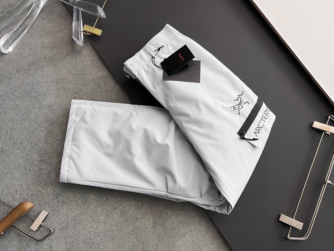 ）始祖🐦 羽绒裤🌟巨保暖 2025FW入冬装备 硬壳挡风90％白鸭绒填充 压缩后能马上立马回弹起来 蓬松