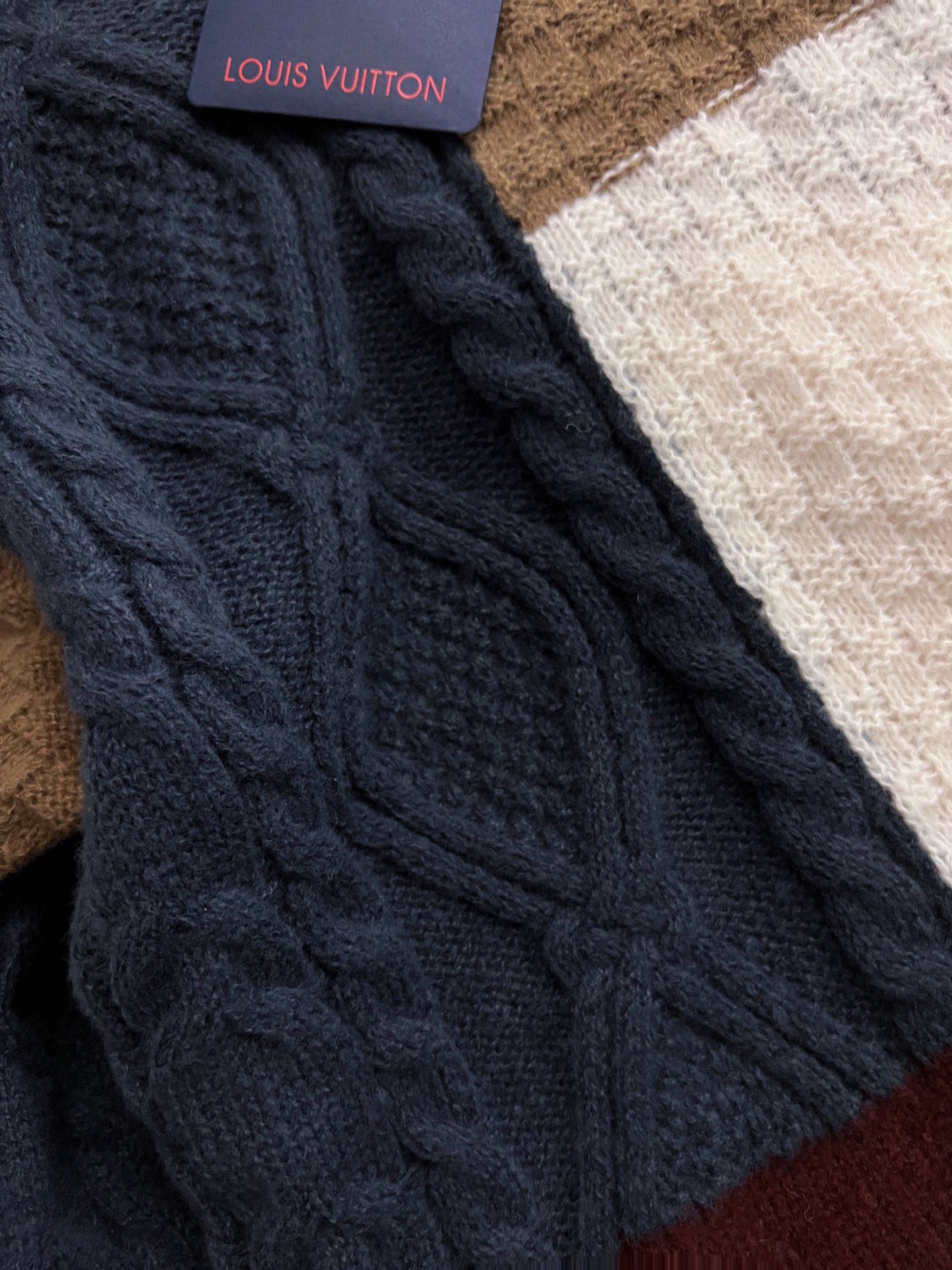 ） 翻单出货1V，秋冬最新款拼色毛衣！高品质意大利进口羊毛，高密度针织，百搭毛衣，Logo标志刺绣！更耐