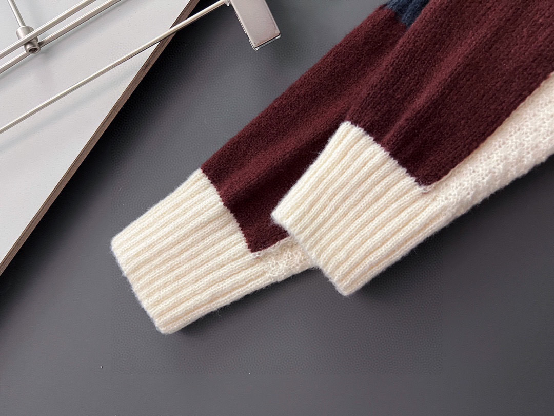 ） 翻单出货1V，秋冬最新款拼色毛衣！高品质意大利进口羊毛，高密度针织，百搭毛衣，Logo标志刺绣！更耐