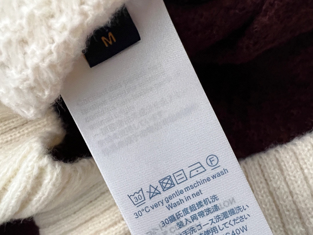 ） 翻单出货1V，秋冬最新款拼色毛衣！高品质意大利进口羊毛，高密度针织，百搭毛衣，Logo标志刺绣！更耐