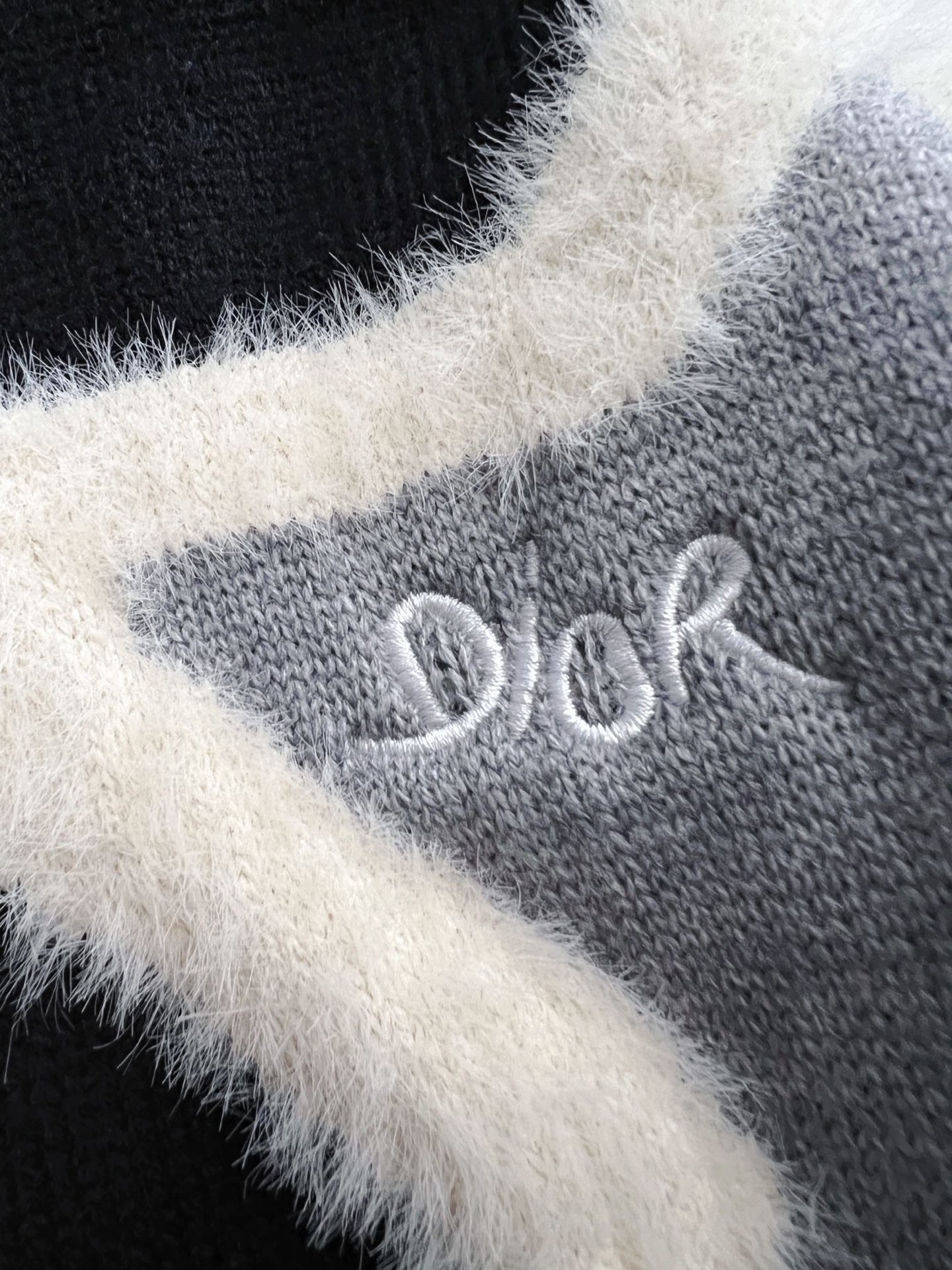 ）CD🌟秋冬最新款拼色毛衣！高品质意大利进口羊毛，高密度针织，百搭毛衣，Logo标志刺绣！更耐穿更加不易