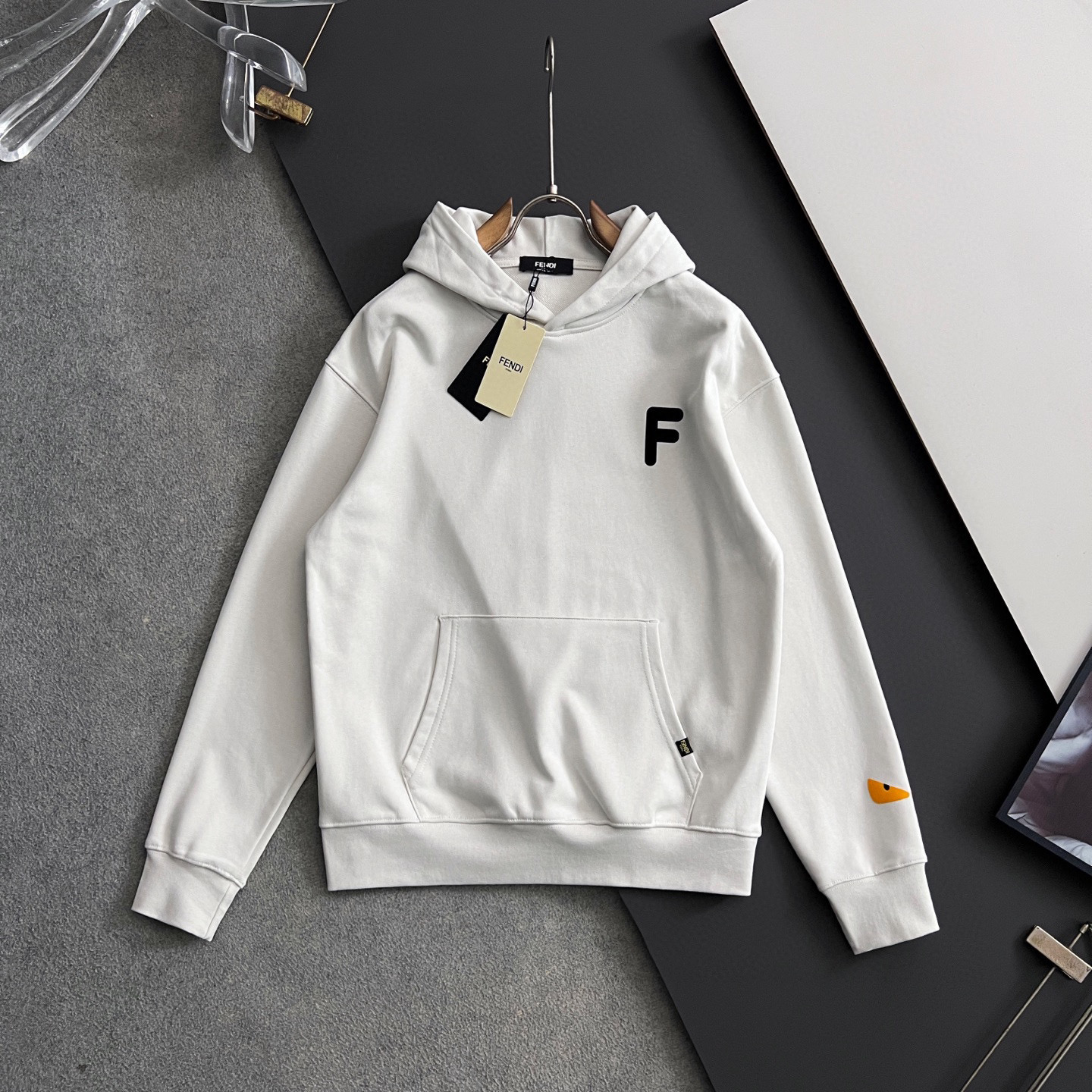 ）白灰色系绝绝子Fend*🌟最高版｜独家 高端定制。 15年专业卫衣，无论是面料上还是版型上都是完美越级