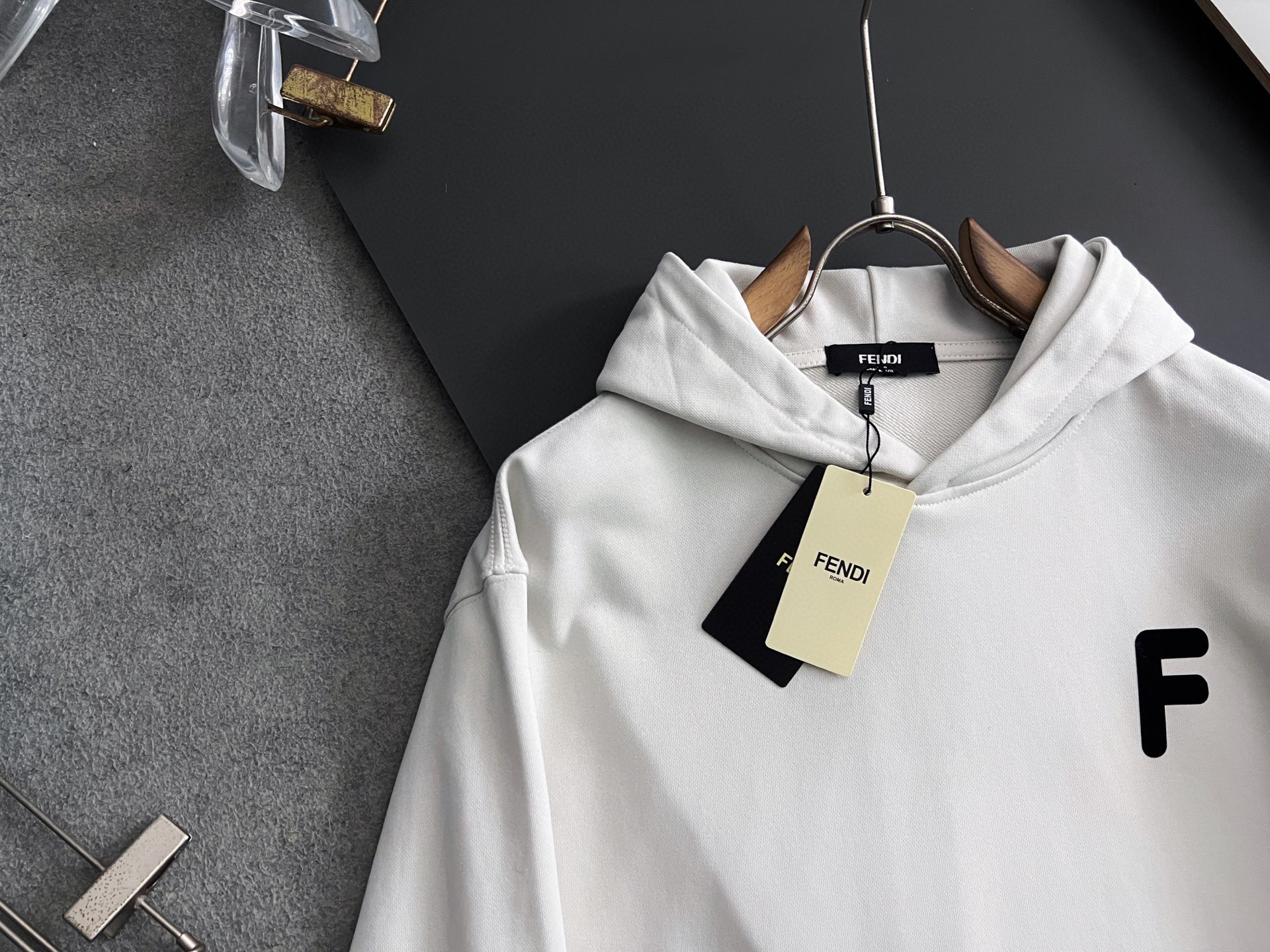 ）白灰色系绝绝子Fend*🌟最高版｜独家 高端定制。 15年专业卫衣，无论是面料上还是版型上都是完美越级