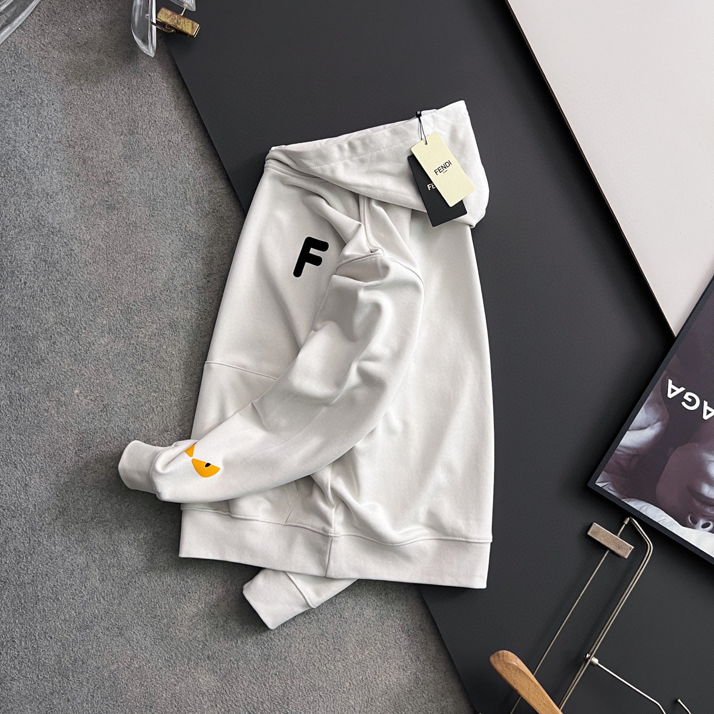 ）白灰色系绝绝子Fend*🌟最高版｜独家 高端定制。 15年专业卫衣，无论是面料上还是版型上都是完美越级