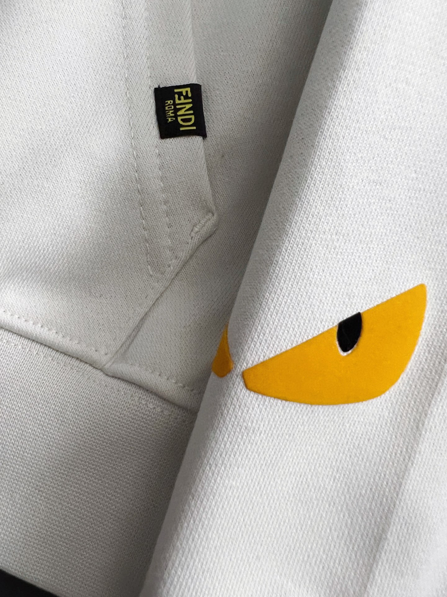 ）白灰色系绝绝子Fend*🌟最高版｜独家 高端定制。 15年专业卫衣，无论是面料上还是版型上都是完美越级