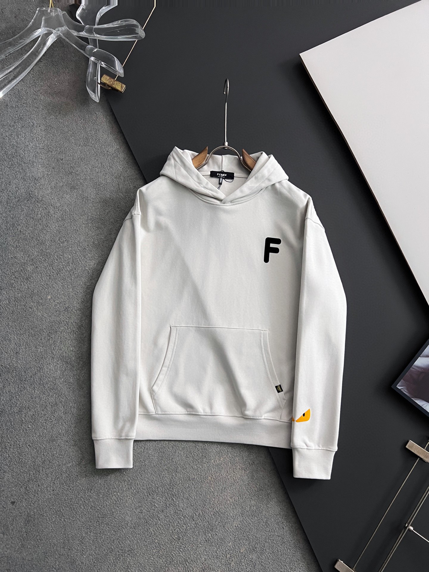 ）白灰色系绝绝子Fend*🌟最高版｜独家 高端定制。 15年专业卫衣，无论是面料上还是版型上都是完美越级