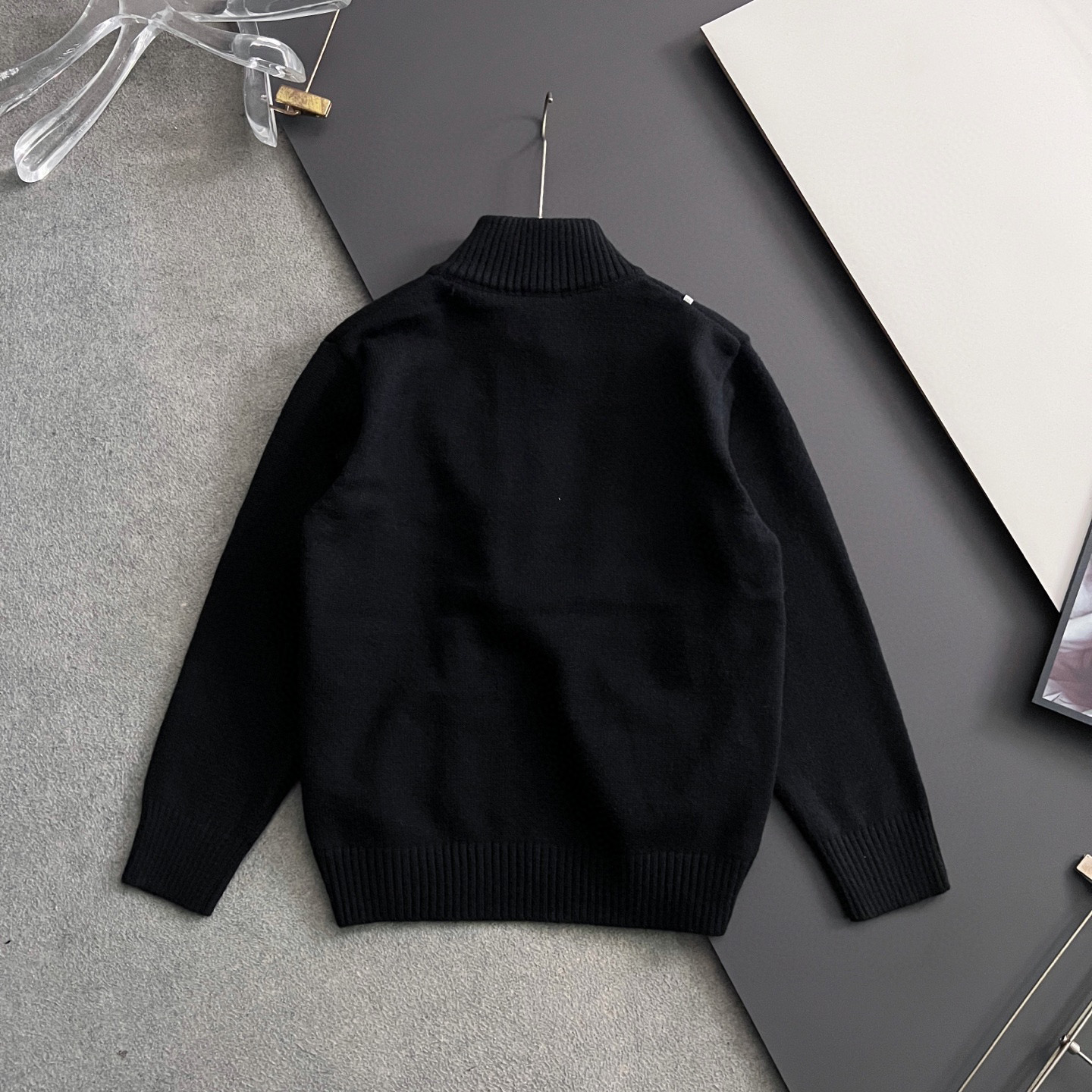 ）CD*2025🌟FW独家爆款秋冬新款厚织毛衣纯色织法工艺设计！面料手感偏厚实，有一定的自重感，柔软绵密