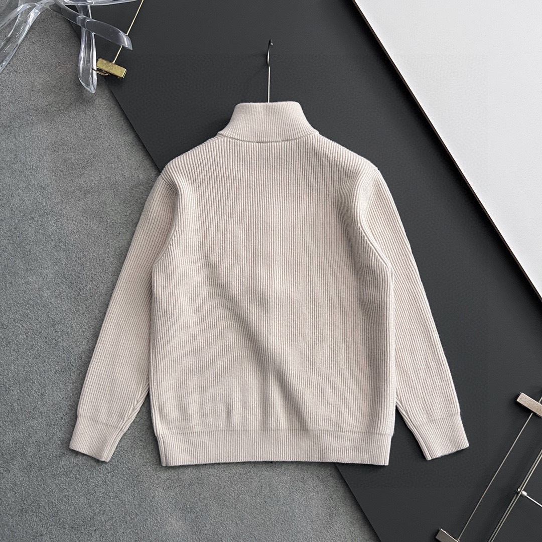 ）始祖🐦🌟，爆款秋冬新款高克重针织羊毛衫，配色标识条纹工艺设计！钩织标识条纹修饰，设计经典配色钩织设计！