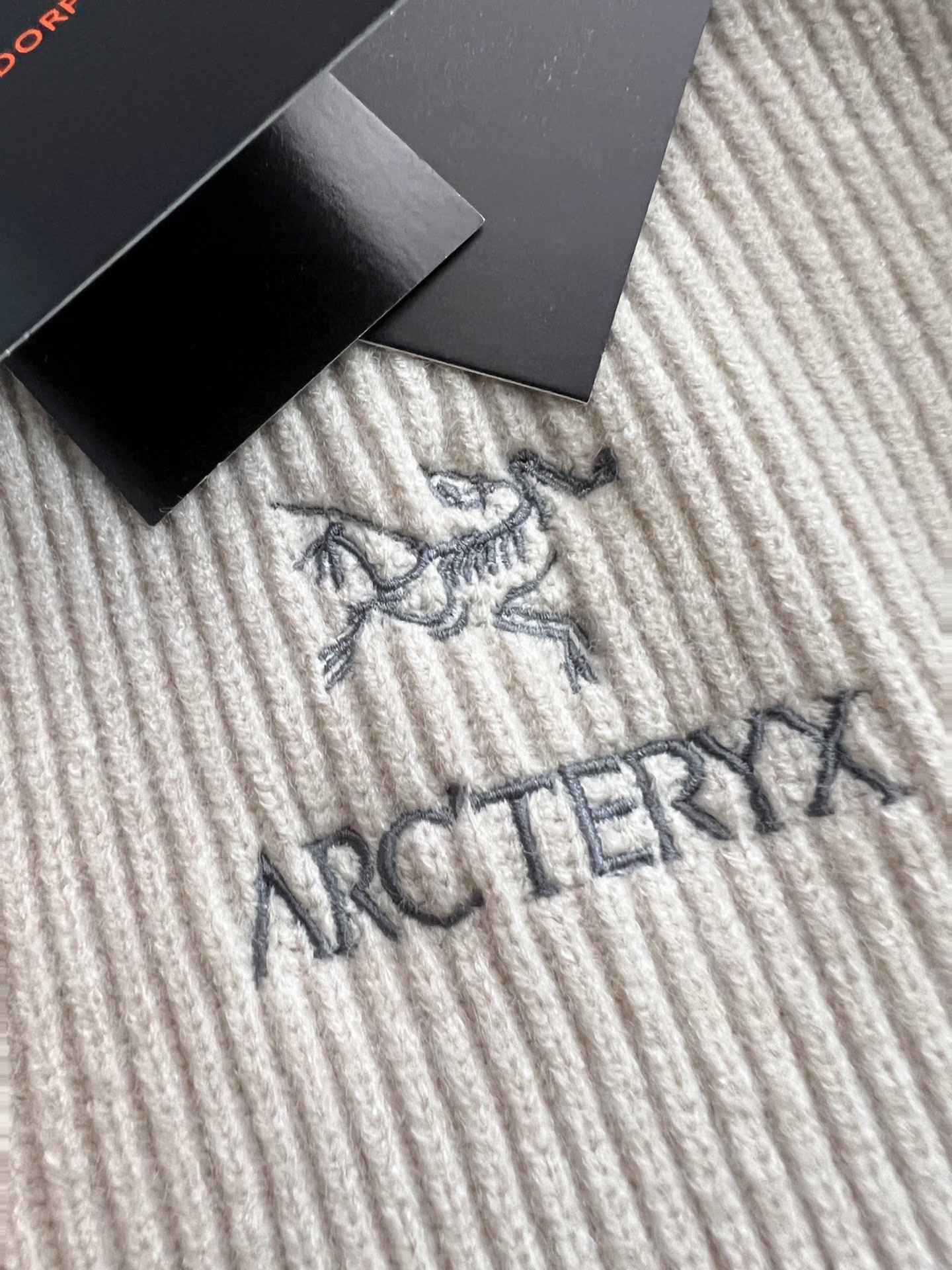 ）始祖🐦🌟，爆款秋冬新款高克重针织羊毛衫，配色标识条纹工艺设计！钩织标识条纹修饰，设计经典配色钩织设计！