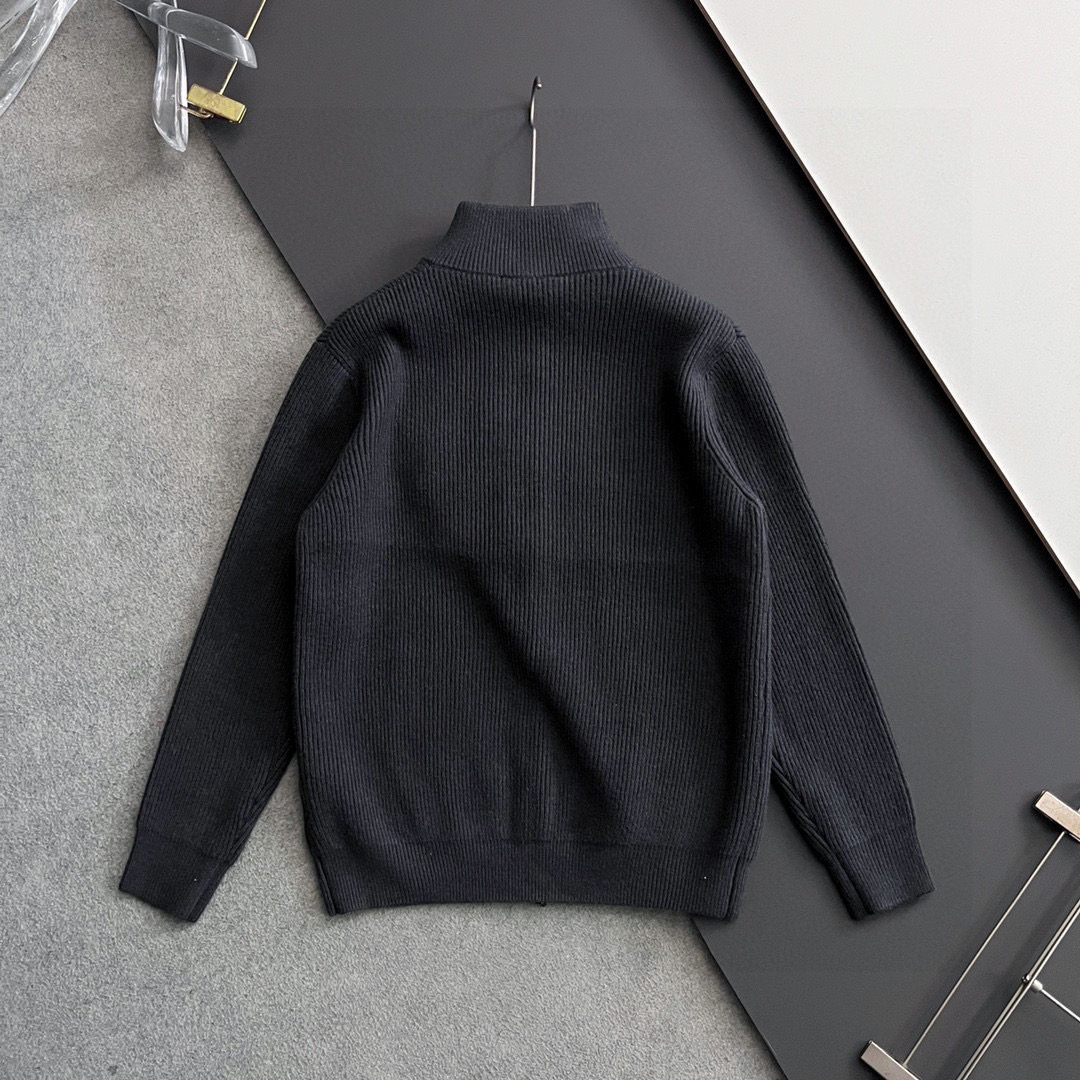 ）始祖🐦🌟，爆款秋冬新款高克重针织羊毛衫，配色标识条纹工艺设计！钩织标识条纹修饰，设计经典配色钩织设计！