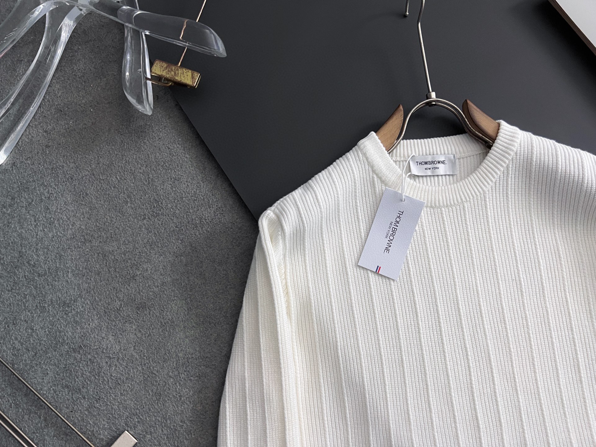 ）TB*最新爆款、25ss最新款秋冬时尚毛衣7针织线、最顶级版黑色华夫格提针织log0纯色专柜款针织线衫