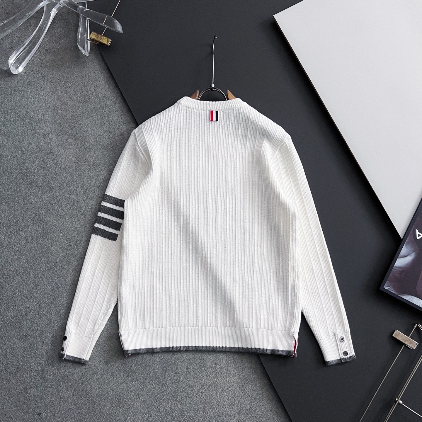 ）TB*最新爆款、25ss最新款秋冬时尚毛衣7针织线、最顶级版黑色华夫格提针织log0纯色专柜款针织线衫