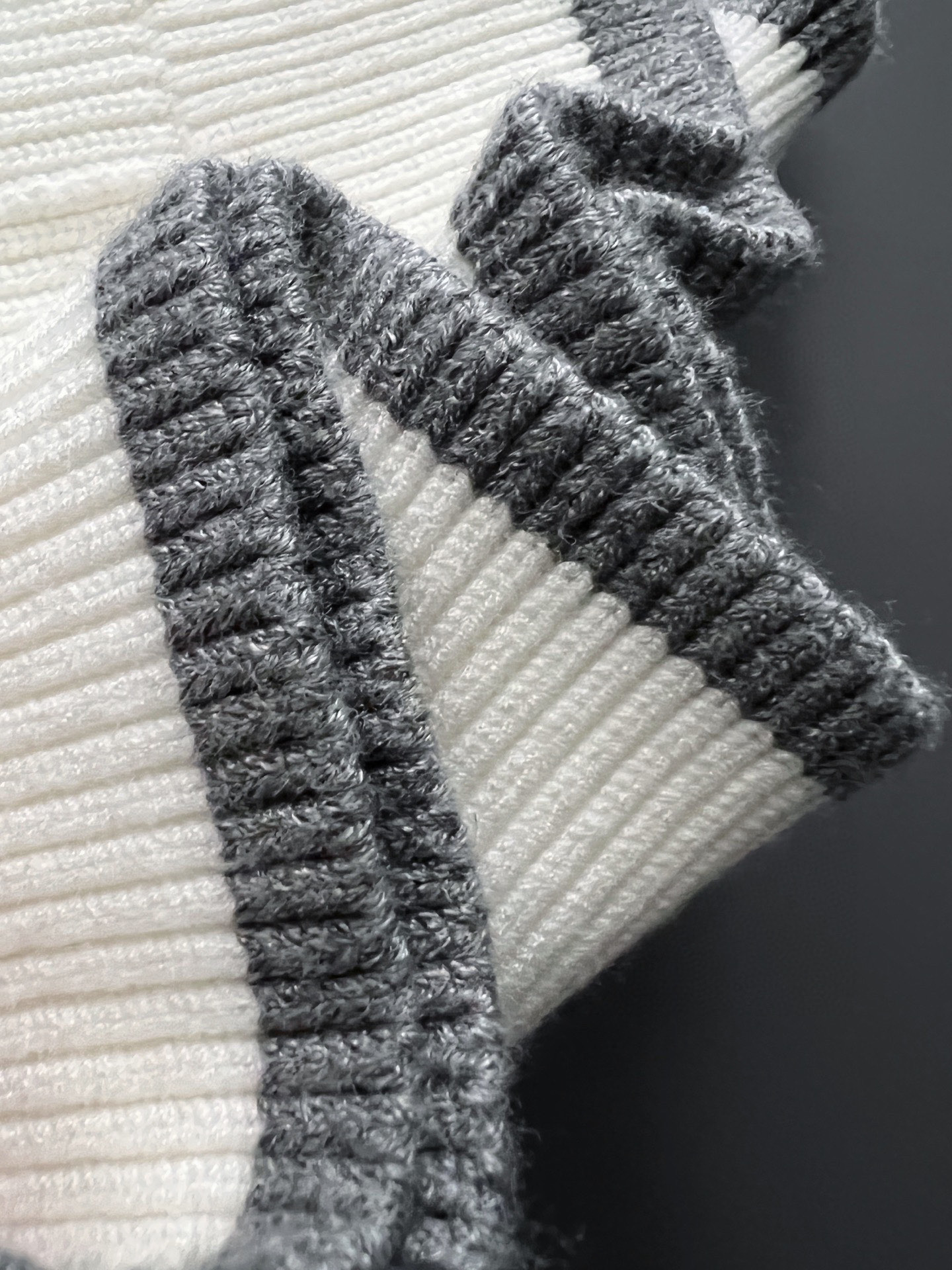 ）TB*最新爆款、25ss最新款秋冬时尚毛衣7针织线、最顶级版黑色华夫格提针织log0纯色专柜款针织线衫