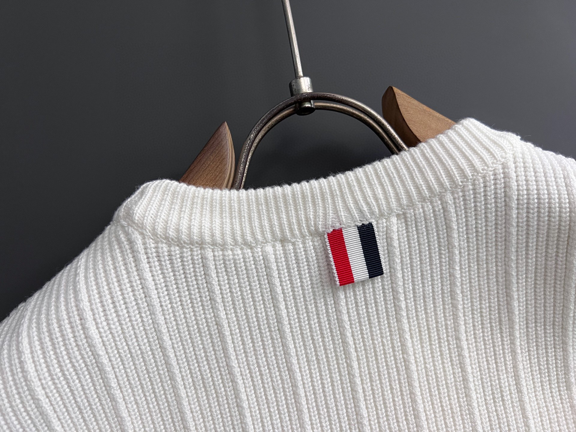 ）TB*最新爆款、25ss最新款秋冬时尚毛衣7针织线、最顶级版黑色华夫格提针织log0纯色专柜款针织线衫