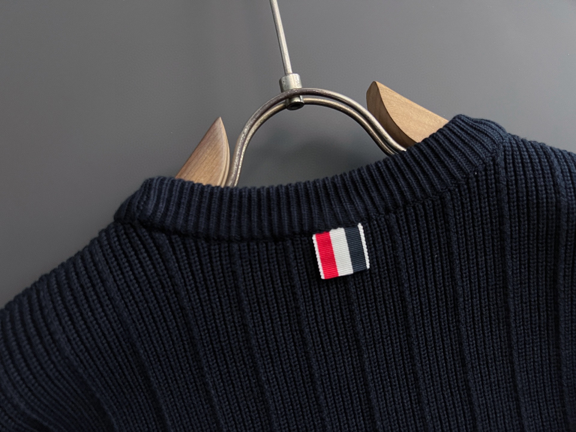 ）TB*最新爆款、25ss最新款秋冬时尚毛衣7针织线、最顶级版黑色华夫格提针织log0纯色专柜款针织线衫