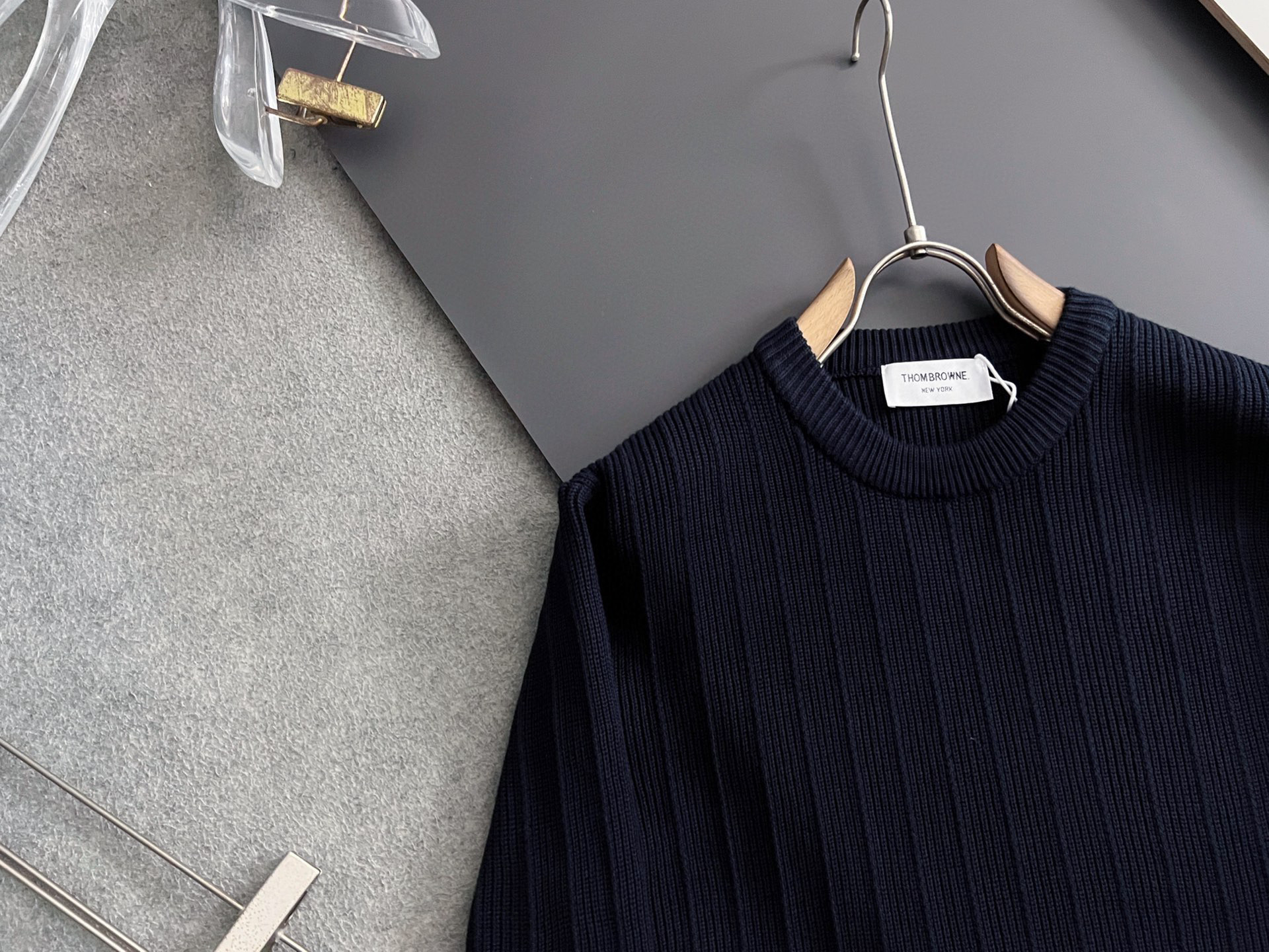 ）TB*最新爆款、25ss最新款秋冬时尚毛衣7针织线、最顶级版黑色华夫格提针织log0纯色专柜款针织线衫