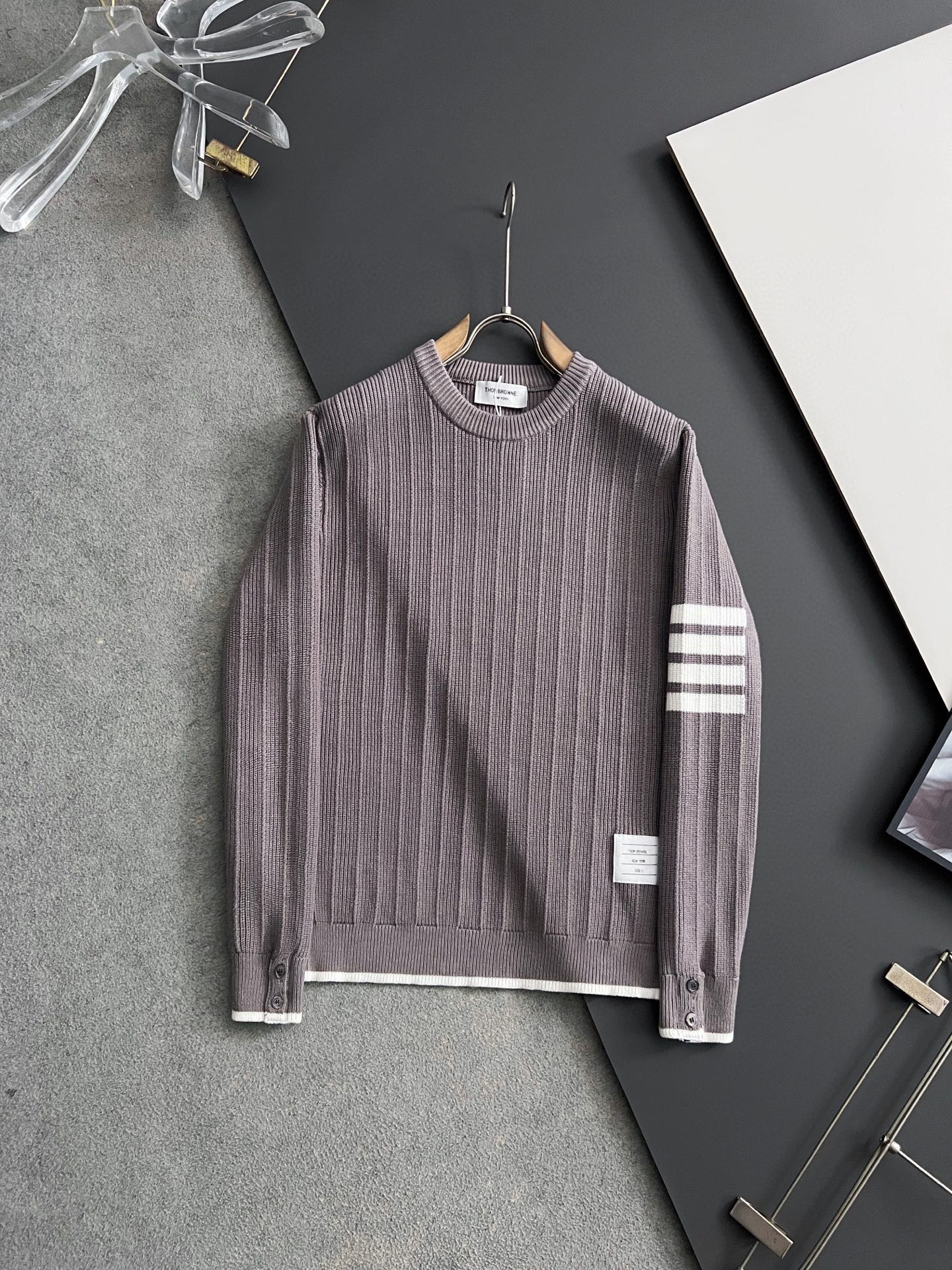 ）TB*最新爆款、25ss最新款秋冬时尚毛衣7针织线、最顶级版黑色华夫格提针织log0纯色专柜款针织线衫