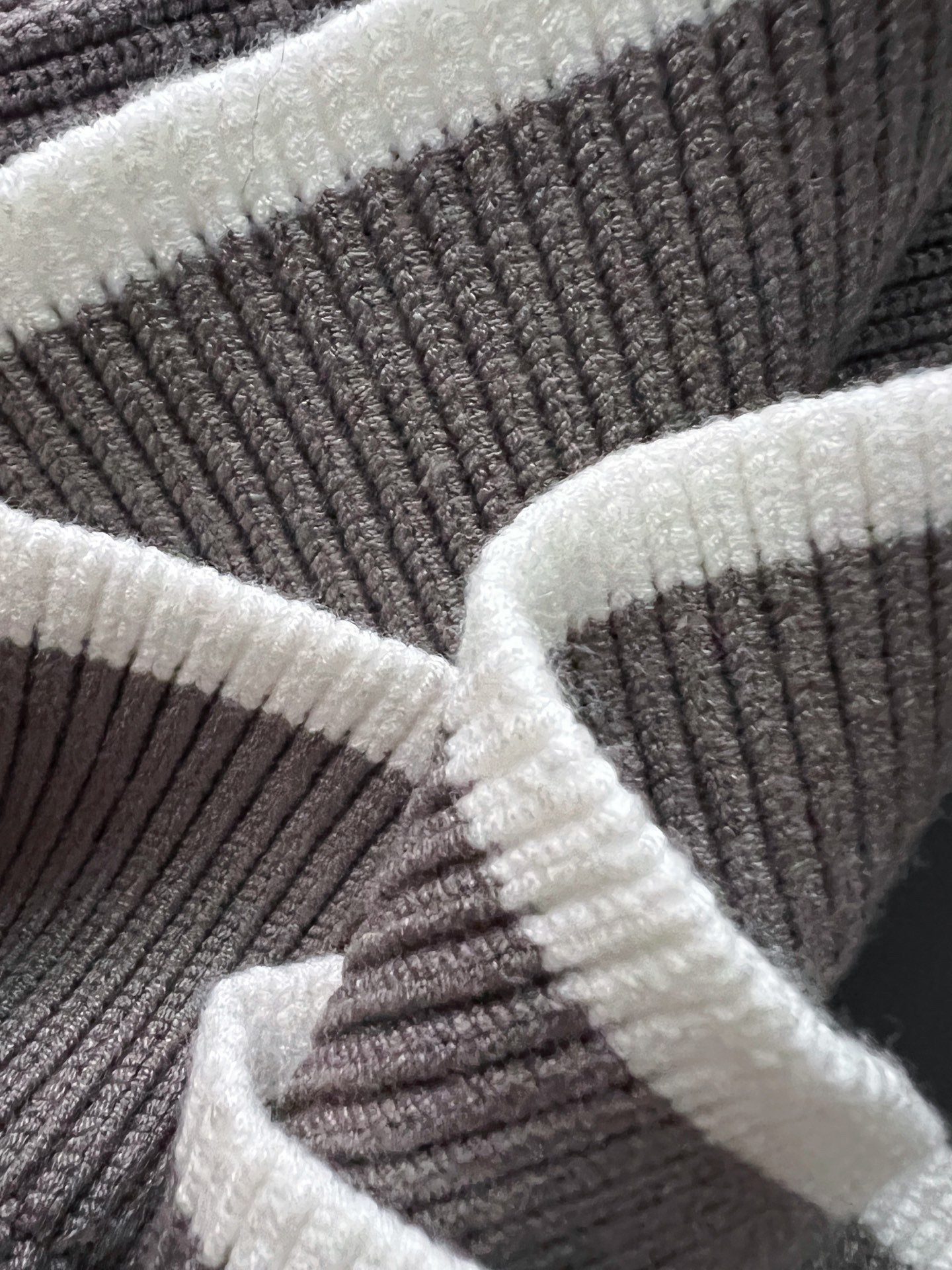 ）TB*最新爆款、25ss最新款秋冬时尚毛衣7针织线、最顶级版黑色华夫格提针织log0纯色专柜款针织线衫