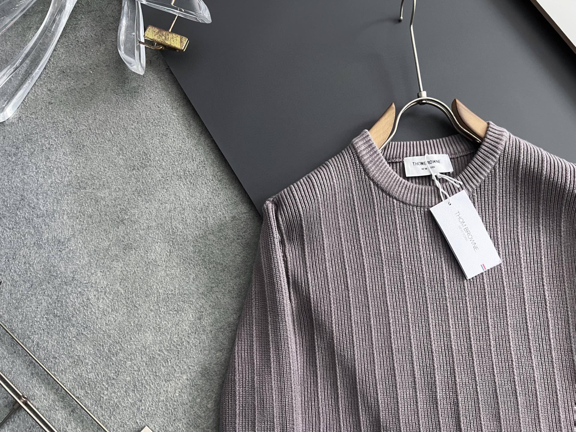 ）TB*最新爆款、25ss最新款秋冬时尚毛衣7针织线、最顶级版黑色华夫格提针织log0纯色专柜款针织线衫