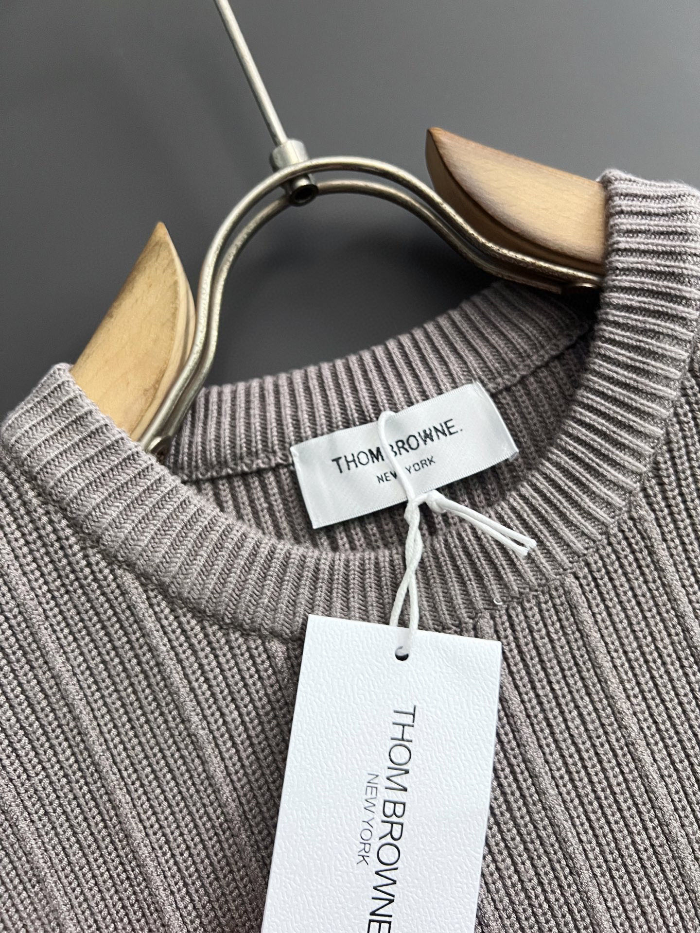 ）TB*最新爆款、25ss最新款秋冬时尚毛衣7针织线、最顶级版黑色华夫格提针织log0纯色专柜款针织线衫