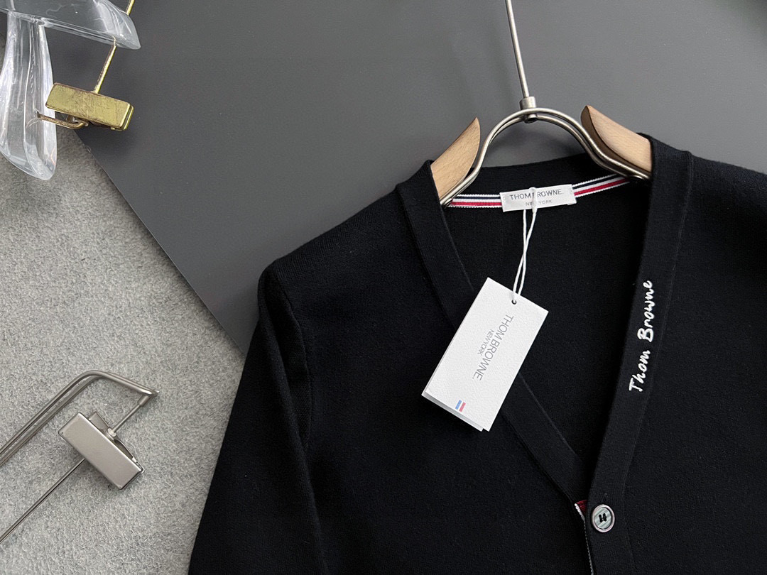 ） 贸易公司渠道货！买手店人气TOP单品！TB/桑姆·布*尼原单男士时装款针织羊绒羊毛混纺开衫毛衣上身效