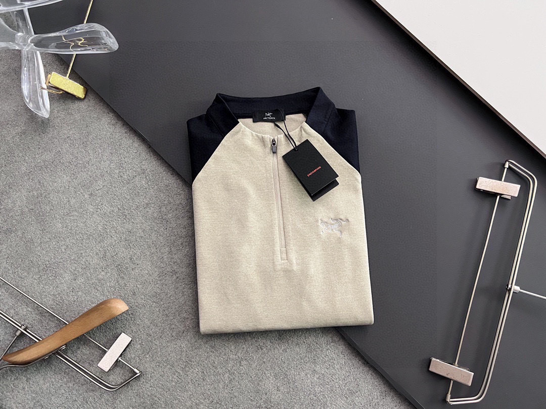 ）始祖🐦！秋冬限定百搭王｜进口麻桑棉独家定制。 精美刺绣工艺半拉链，柔软贴身科技面料，定制原版螺纹，档次