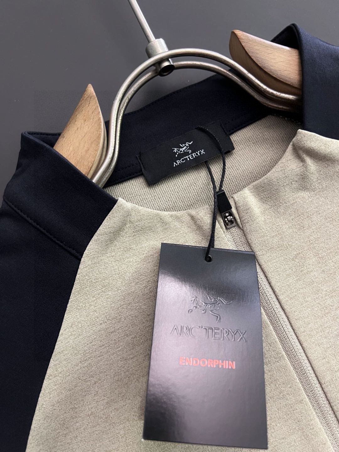 ）始祖🐦！秋冬限定百搭王｜进口麻桑棉独家定制。 精美刺绣工艺半拉链，柔软贴身科技面料，定制原版螺纹，档次