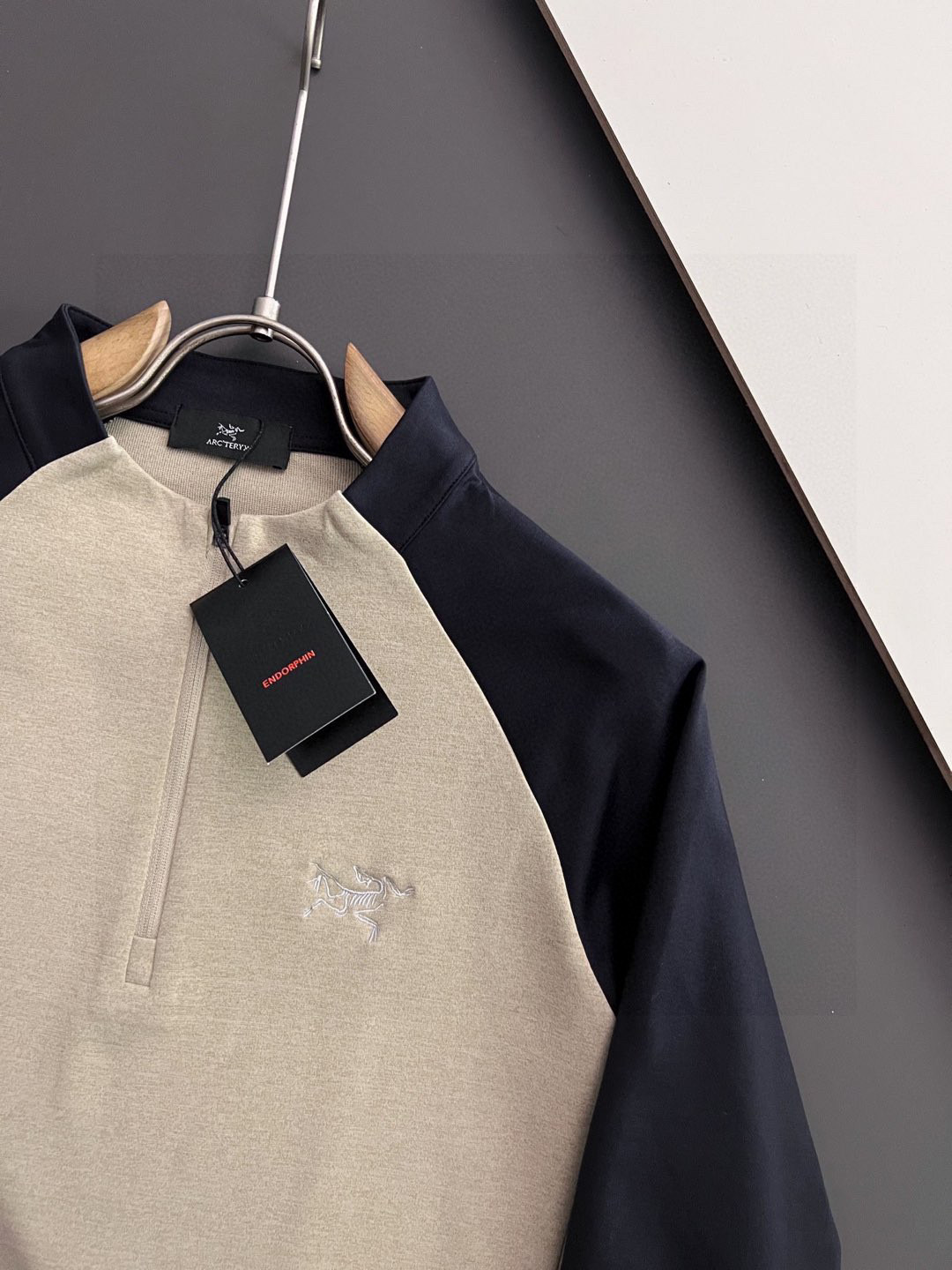 ）始祖🐦！秋冬限定百搭王｜进口麻桑棉独家定制。 精美刺绣工艺半拉链，柔软贴身科技面料，定制原版螺纹，档次