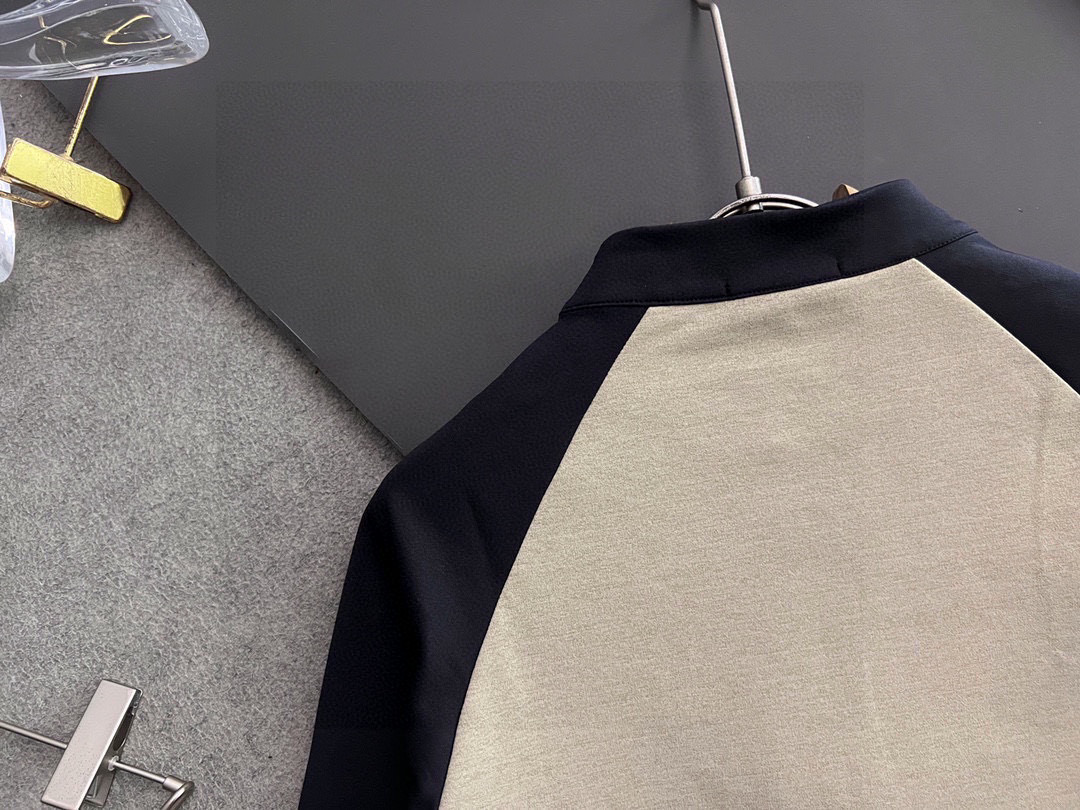 ）始祖🐦！秋冬限定百搭王｜进口麻桑棉独家定制。 精美刺绣工艺半拉链，柔软贴身科技面料，定制原版螺纹，档次