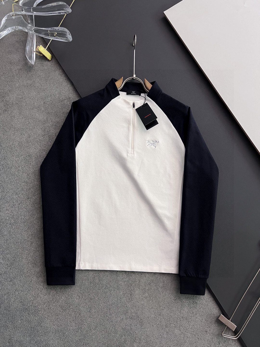 ）始祖🐦！秋冬限定百搭王｜进口麻桑棉独家定制。 精美刺绣工艺半拉链，柔软贴身科技面料，定制原版螺纹，档次