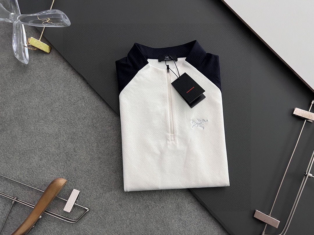 ）始祖🐦！秋冬限定百搭王｜进口麻桑棉独家定制。 精美刺绣工艺半拉链，柔软贴身科技面料，定制原版螺纹，档次