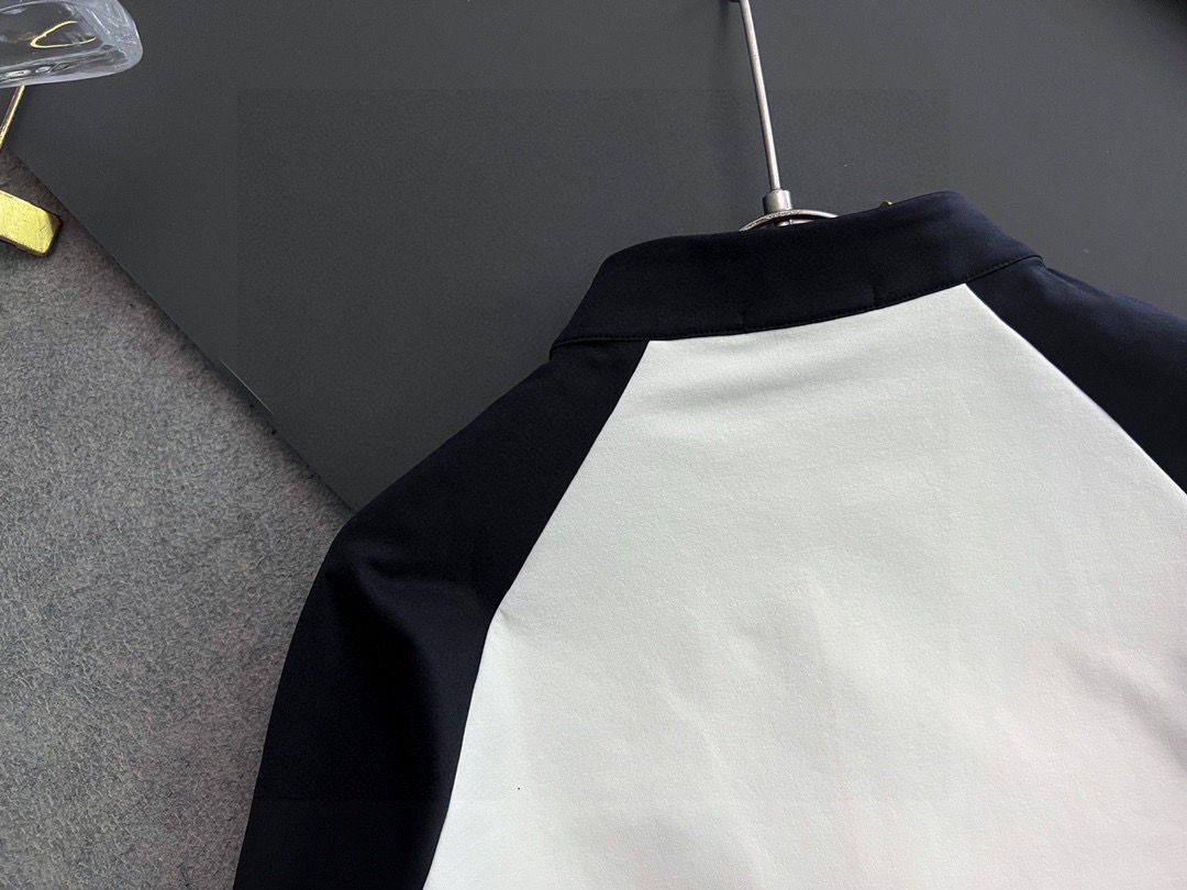 ）始祖🐦！秋冬限定百搭王｜进口麻桑棉独家定制。 精美刺绣工艺半拉链，柔软贴身科技面料，定制原版螺纹，档次