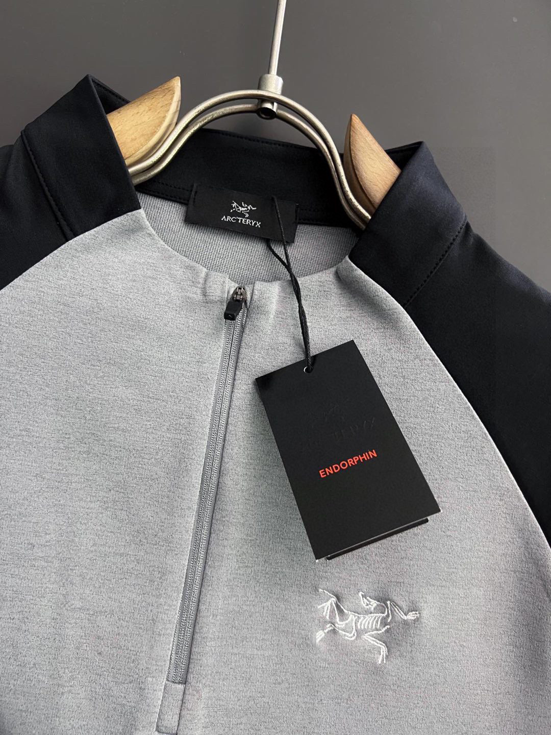 ）始祖🐦！秋冬限定百搭王｜进口麻桑棉独家定制。 精美刺绣工艺半拉链，柔软贴身科技面料，定制原版螺纹，档次