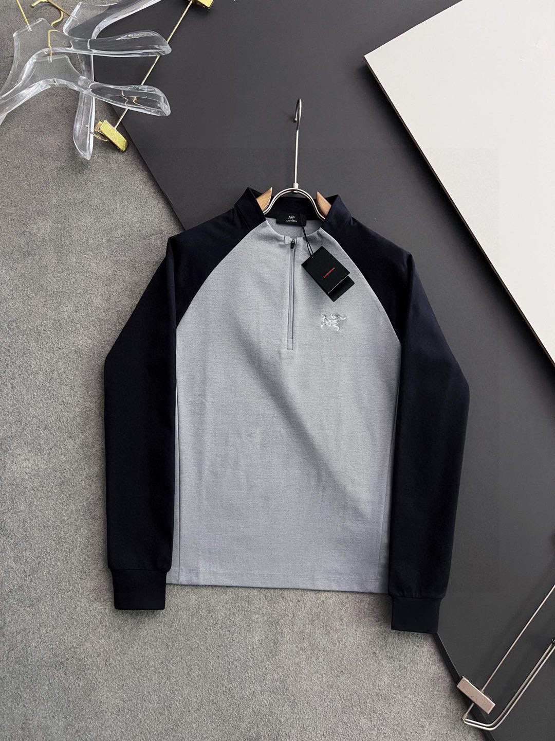 ）始祖🐦！秋冬限定百搭王｜进口麻桑棉独家定制。 精美刺绣工艺半拉链，柔软贴身科技面料，定制原版螺纹，档次