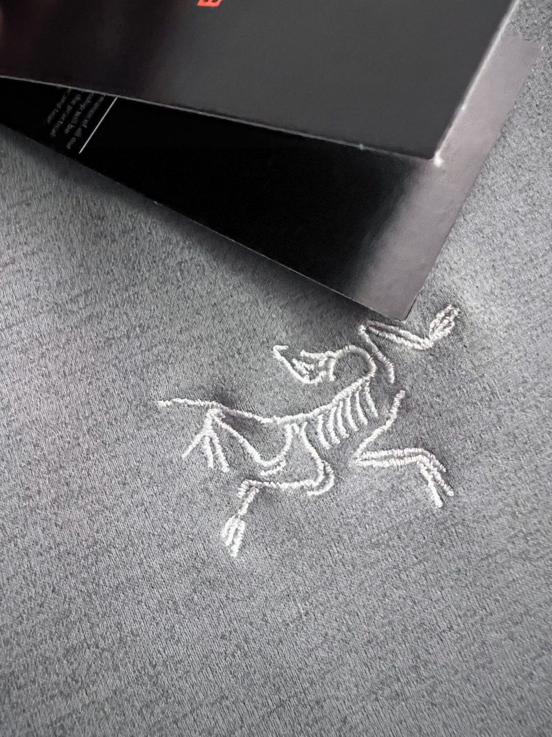 ）始祖🐦！秋冬限定百搭王｜进口麻桑棉独家定制。 精美刺绣工艺半拉链，柔软贴身科技面料，定制原版螺纹，档次