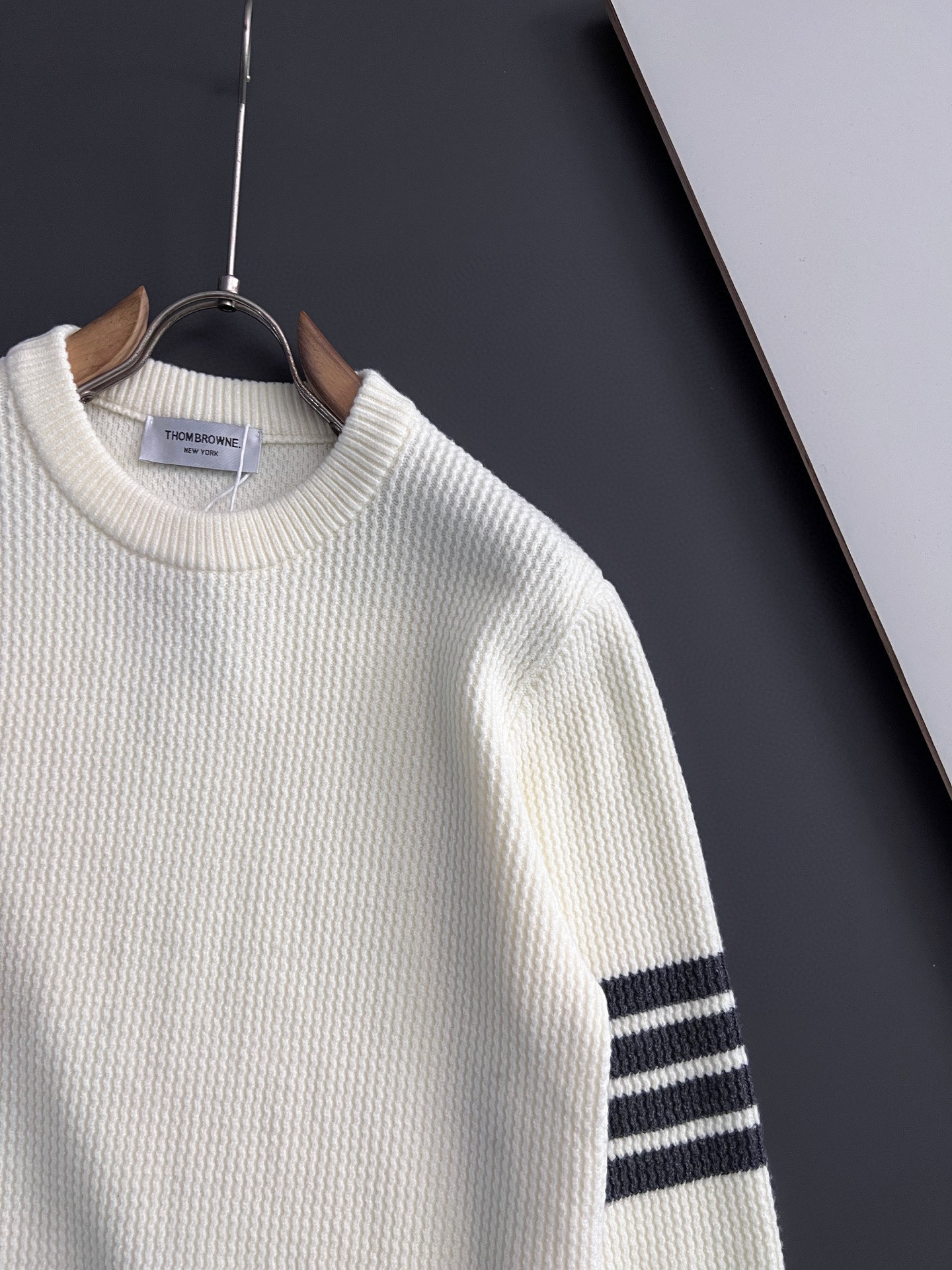 ）TB*、25ss最新款秋冬时尚毛衣7针织线、最顶级版黑色华夫格提针织log0纯色专柜款针织线衫圆领套头