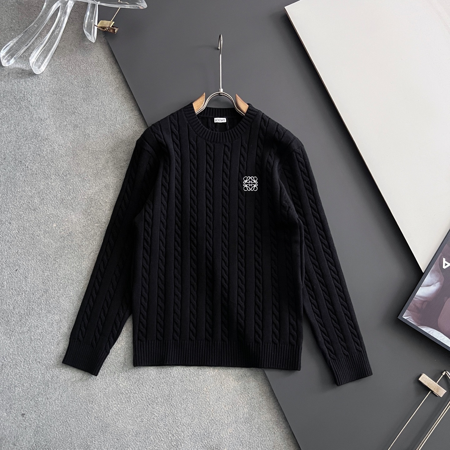 ）Loe🌟秋冬新款男女同款高克重针织羊毛开衫，配色标识条纹工艺设计！钩织标识条纹修饰，设计经典配色钩织设