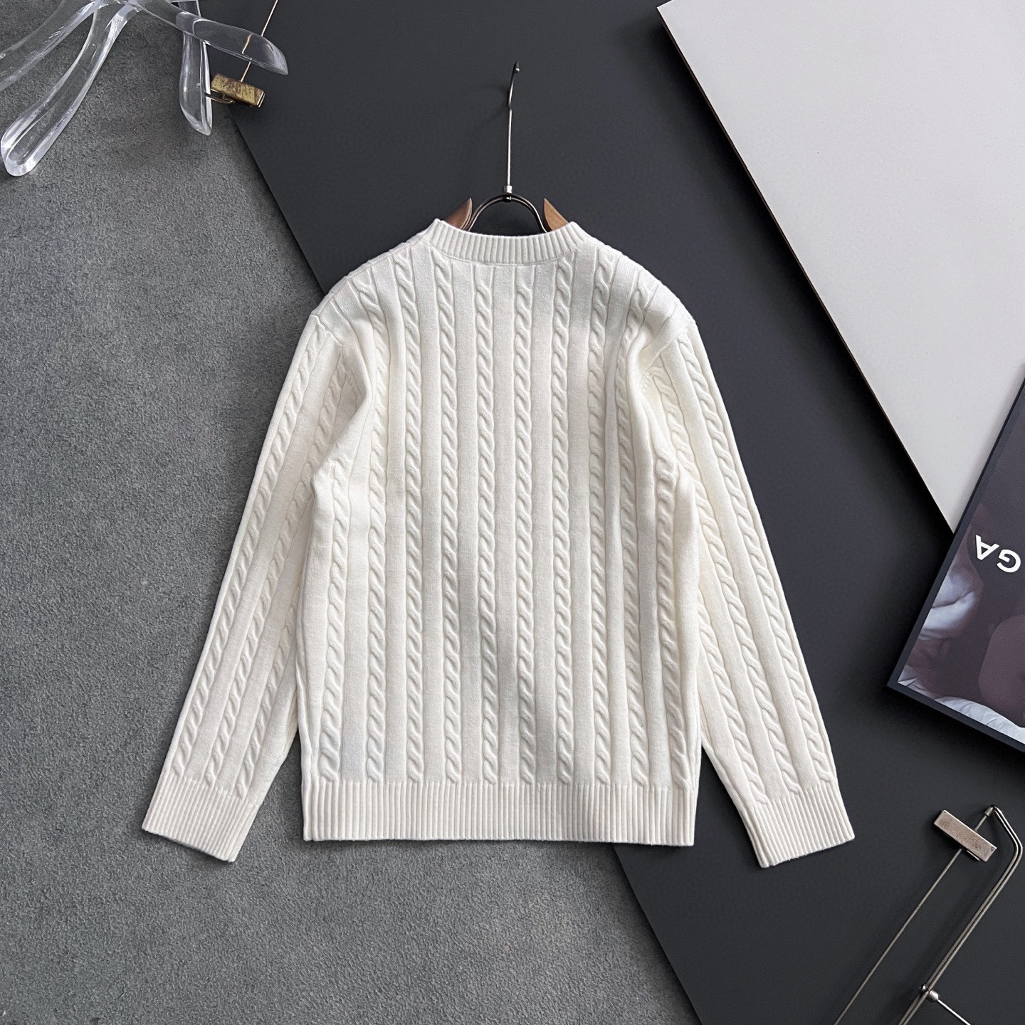 ）Loe🌟秋冬新款男女同款高克重针织羊毛开衫，配色标识条纹工艺设计！钩织标识条纹修饰，设计经典配色钩织设