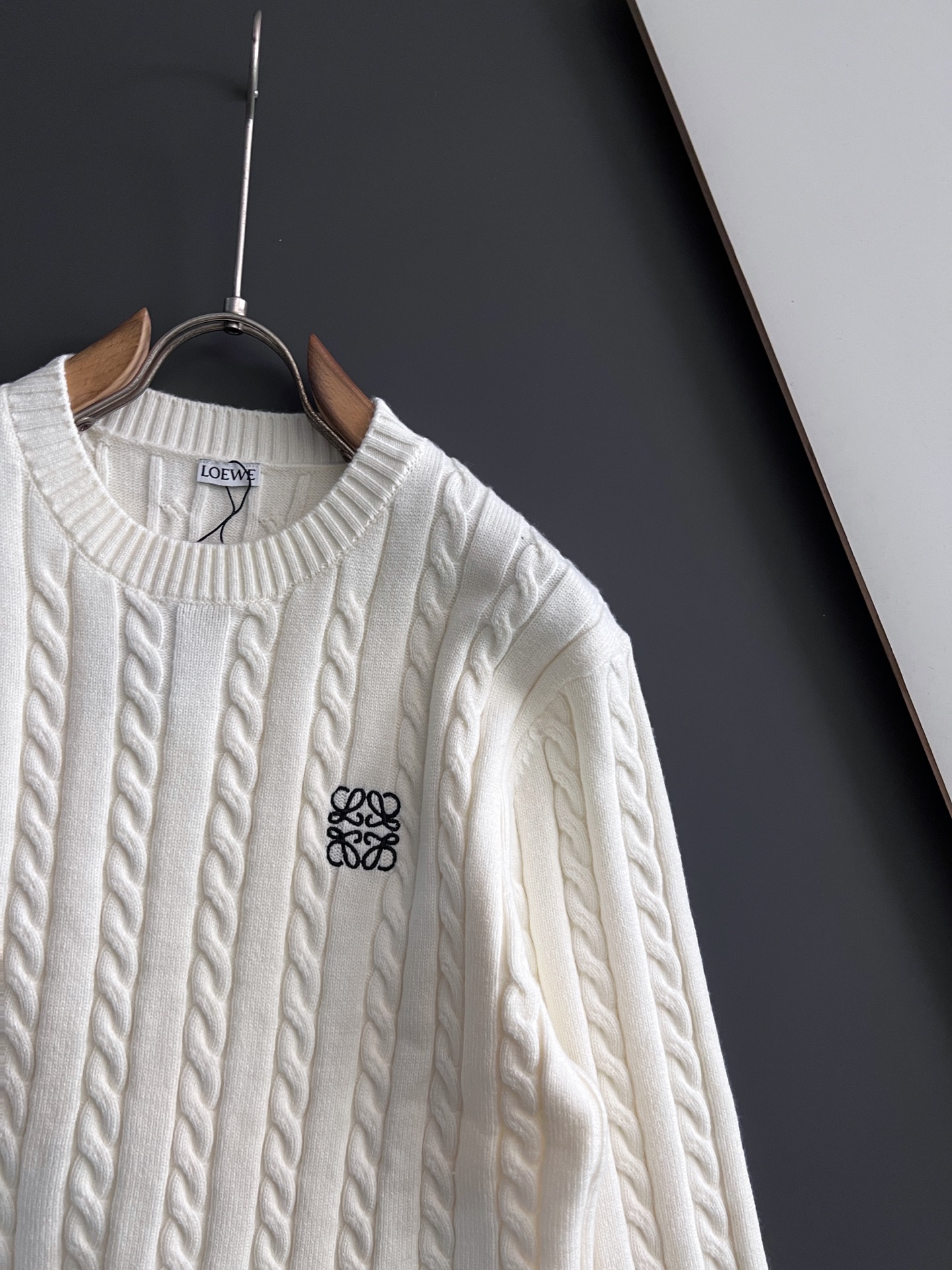 ）Loe🌟秋冬新款男女同款高克重针织羊毛开衫，配色标识条纹工艺设计！钩织标识条纹修饰，设计经典配色钩织设