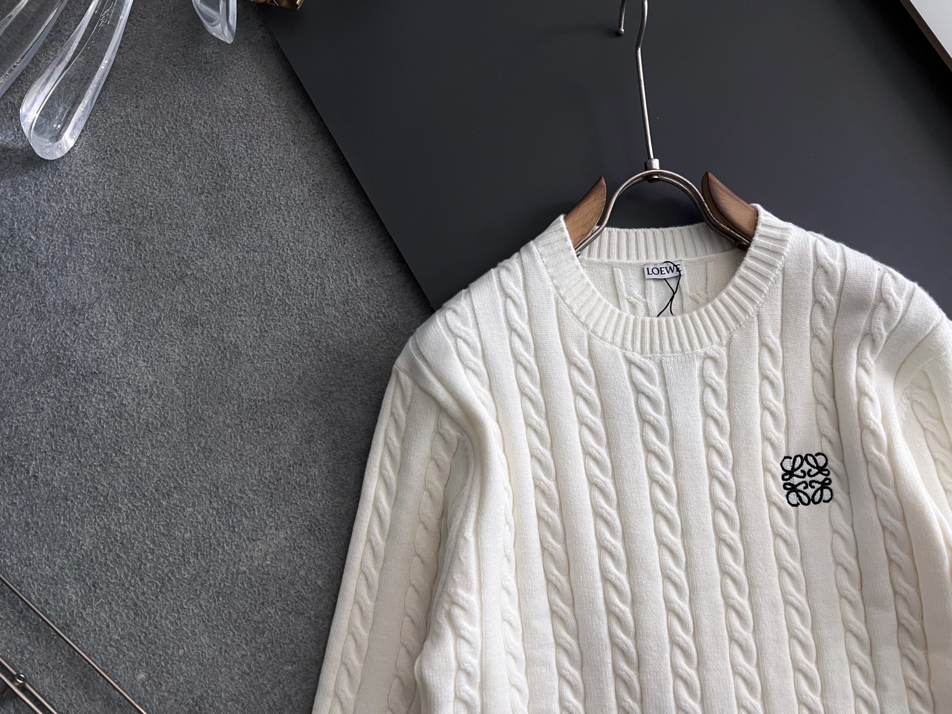 ）Loe🌟秋冬新款男女同款高克重针织羊毛开衫，配色标识条纹工艺设计！钩织标识条纹修饰，设计经典配色钩织设